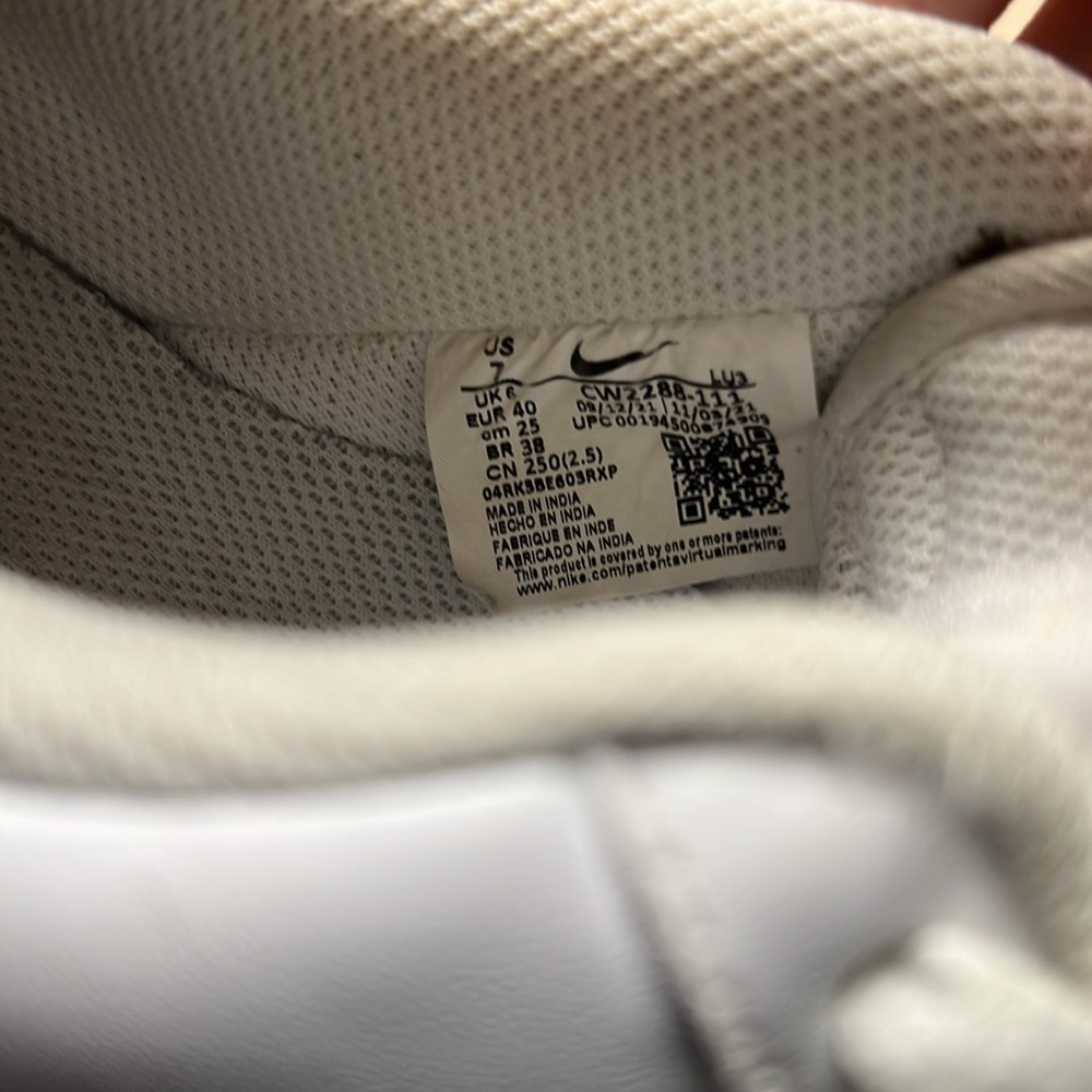 UNISEX Nike Air Monarch IV ( 4E ) WHITE / METALLIC SILVER With Shoe Box 9.5 - Picture 16 of 17
